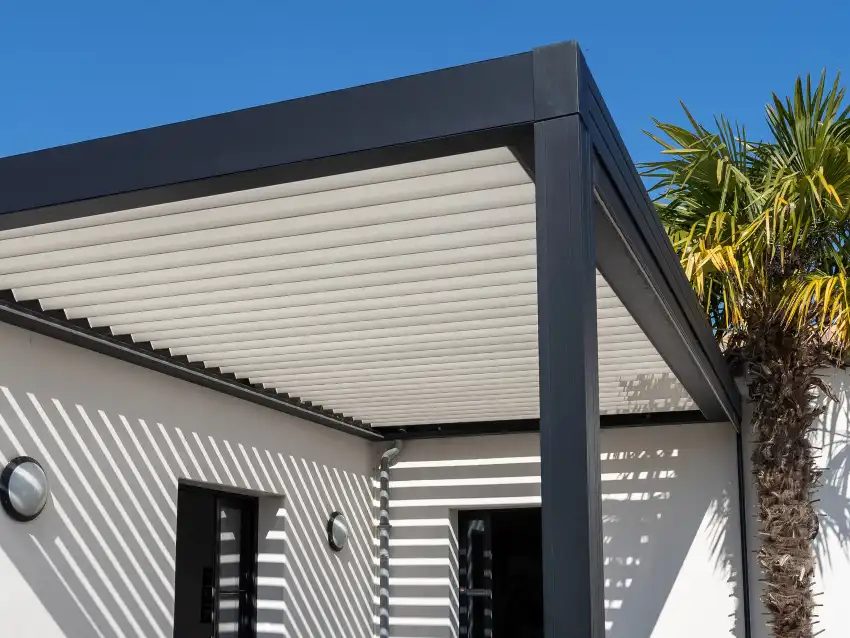 pérgola bioclimática o toldo